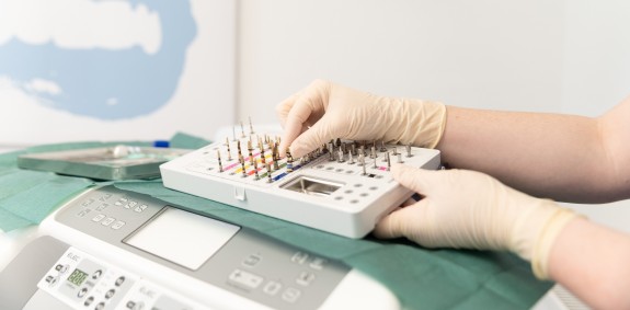 Detailaufnahme Dentalinstrumente | Zahnarztpraxis Kamberci in Olpe