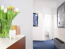 Empfang und Flur | Zahnarztpraxis Kamberci in Olpe